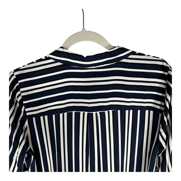 NEW Bar III Pop Stripe Navy Blue And White Twist Front Button Down Blouse Size S - Picture 7 of 10